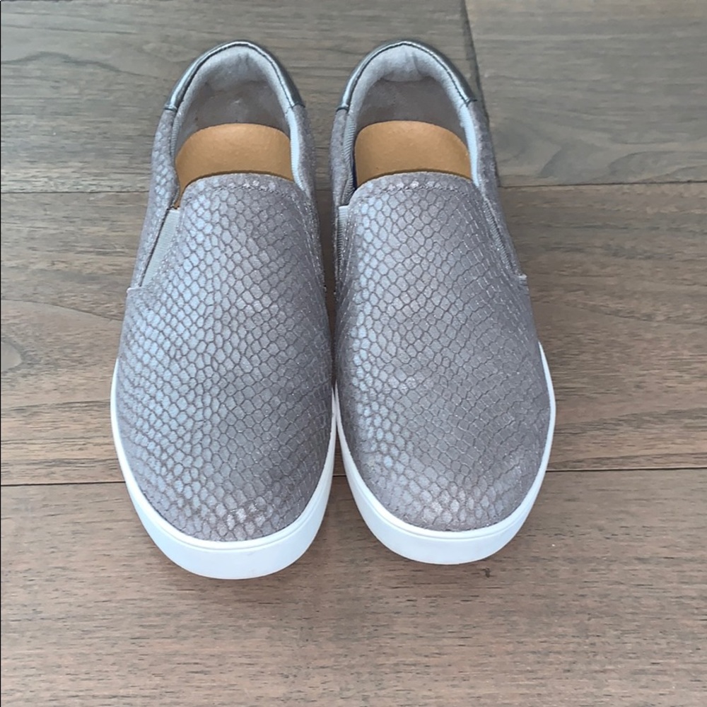 Dr Scholl’s slip on’s w/ silver scales Wmns sz 8.5